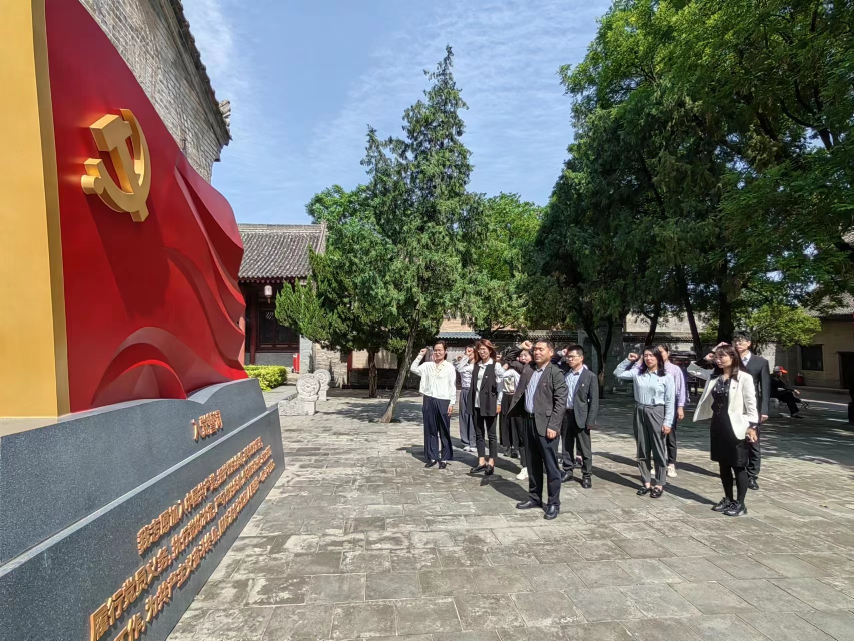 “重溫紅色歲月，弘揚革命精神” ——人力資源中心支部暨投資管理部黨支部主題聯(lián)合黨日活動